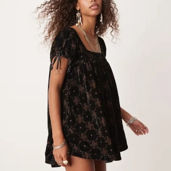 FREE PEOPLE SUMMER CAMP BLACK  VELVET FLORAL DRESS MEDIUM - Picture 2 of 11